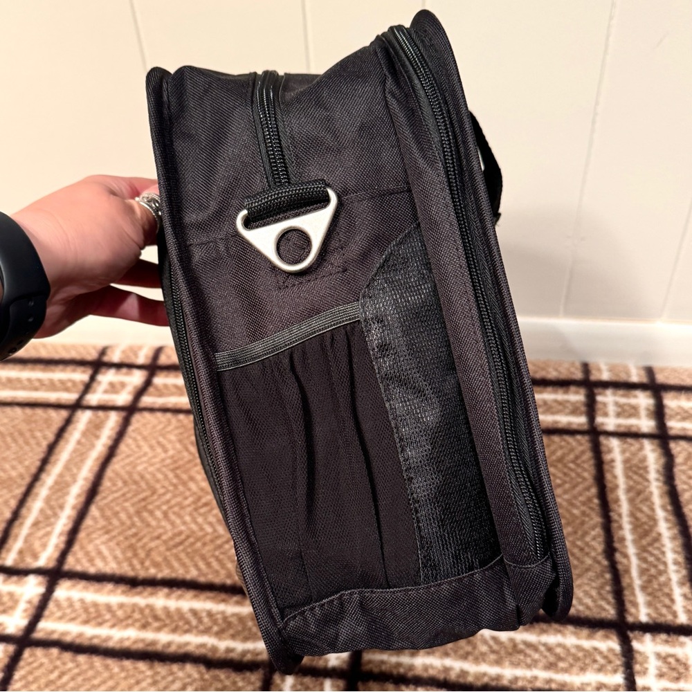 Leed’s Executive 17” Laptop Briefcase - Picture 11 of 14